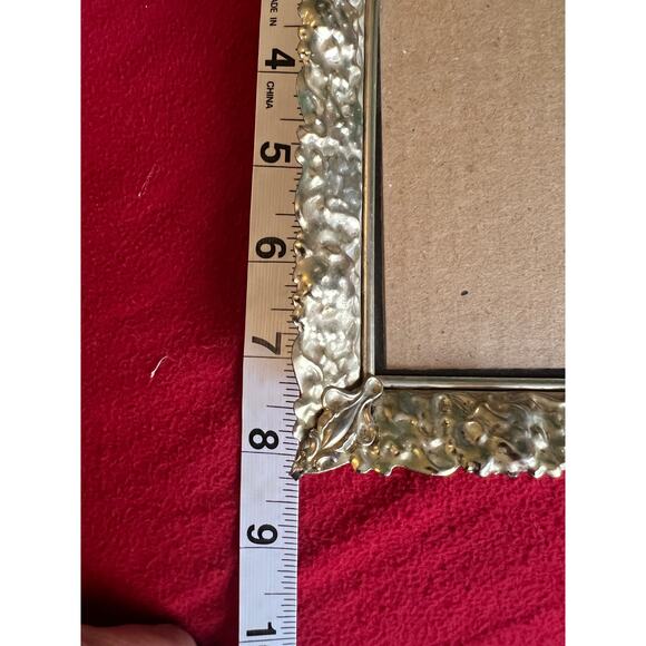 vintage MCM gold tone metal embossed decretive picture frame photo 5x7 - Picture 6 of 7